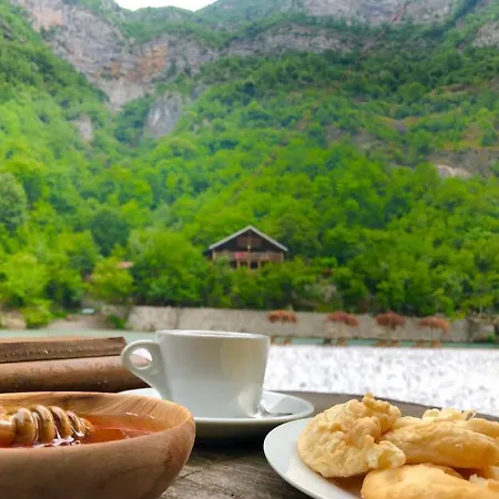 Eagles Land Moll' e Shoshit