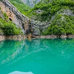 Eagles Land * Moll' e Shoshit