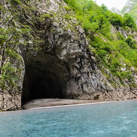 Eagles Land * Moll' e Shoshit